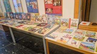 Büchertisch bei Buchausstellung
